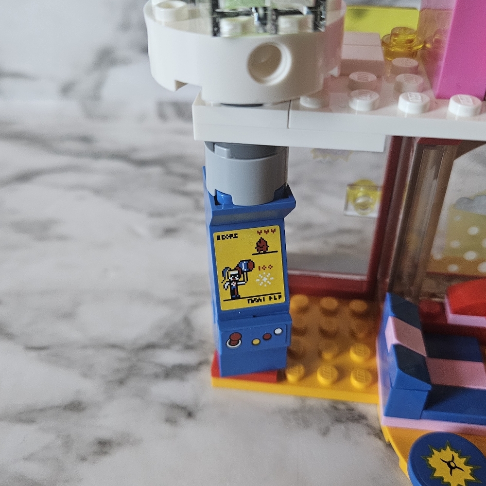 Lego DC Super Hero Girls Harley Quinn To The Rescue #41231 - Picture 14 of 16